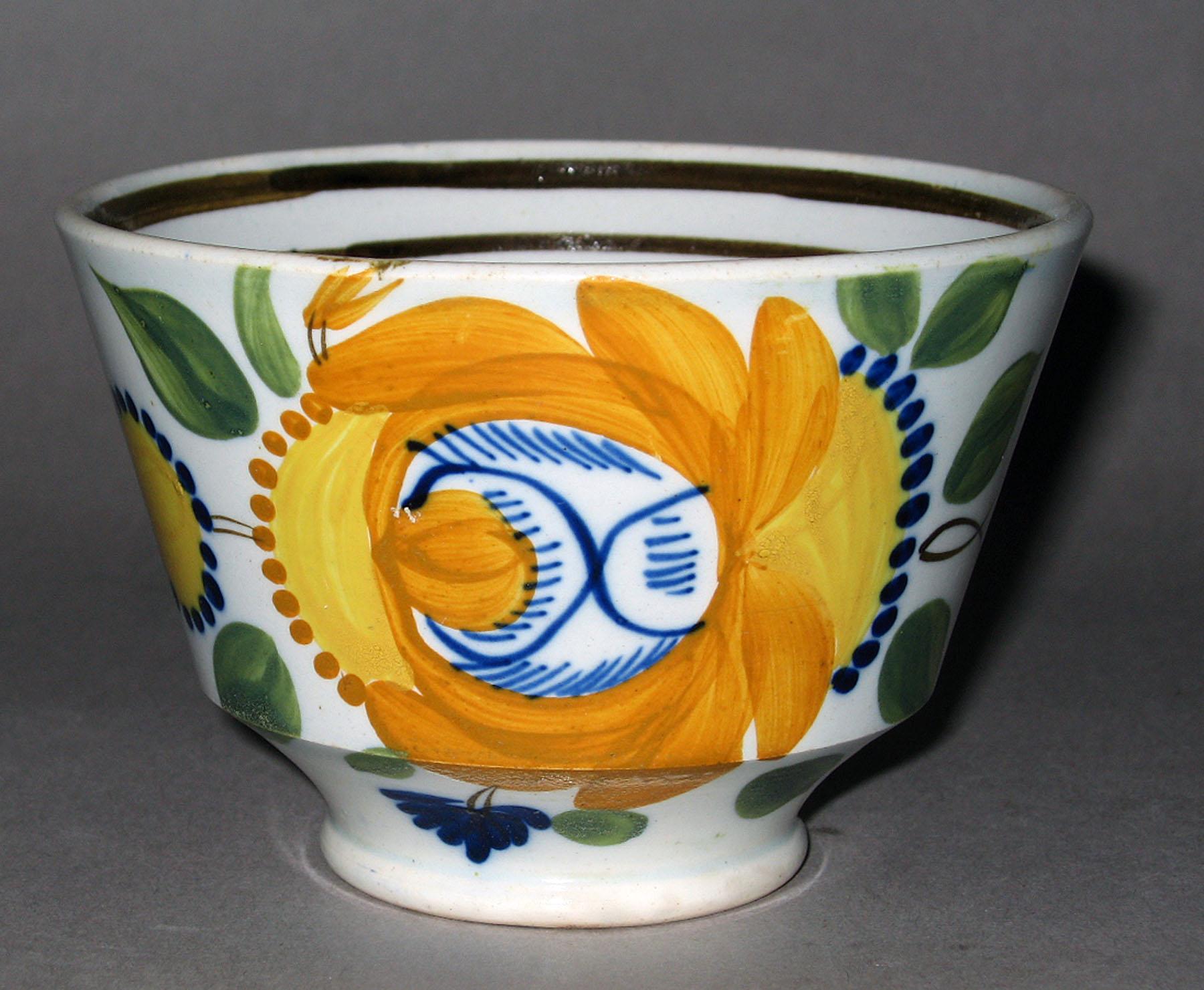 1959.1164 A Pearlware teabowl