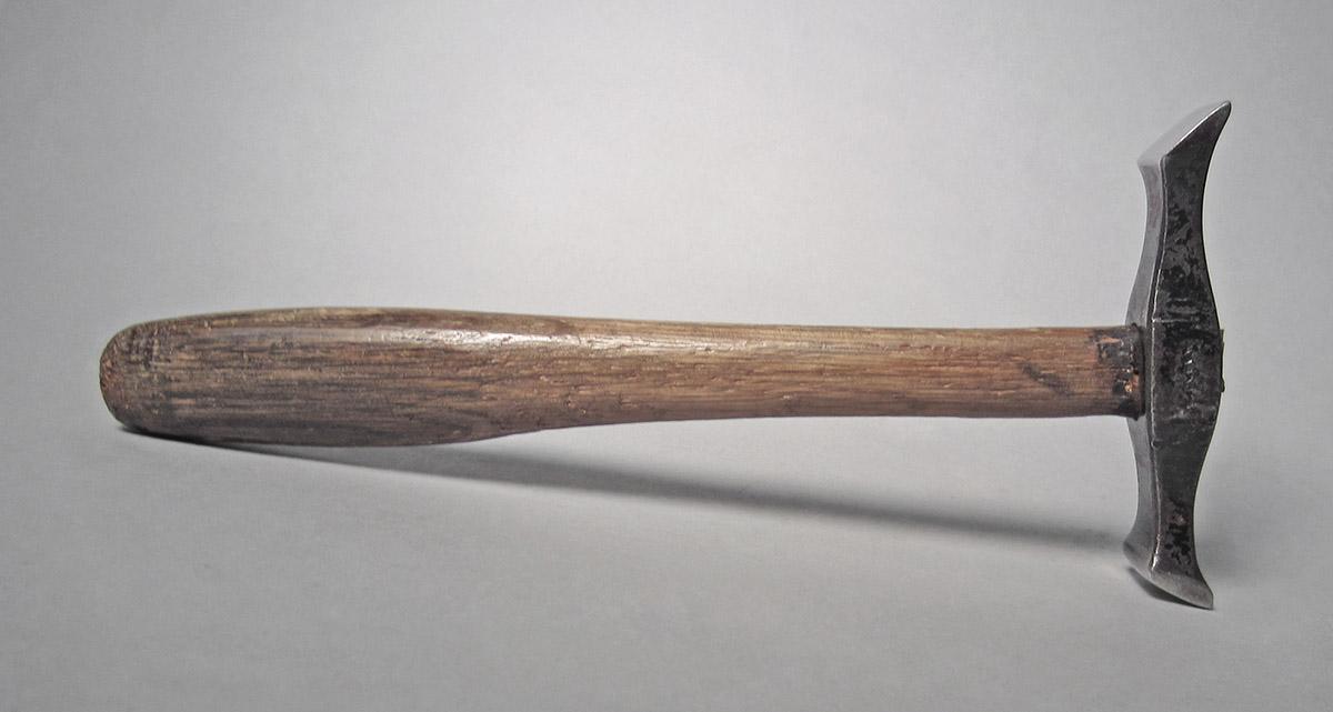 1986.0050.813.001.002, Hammer, side 3
