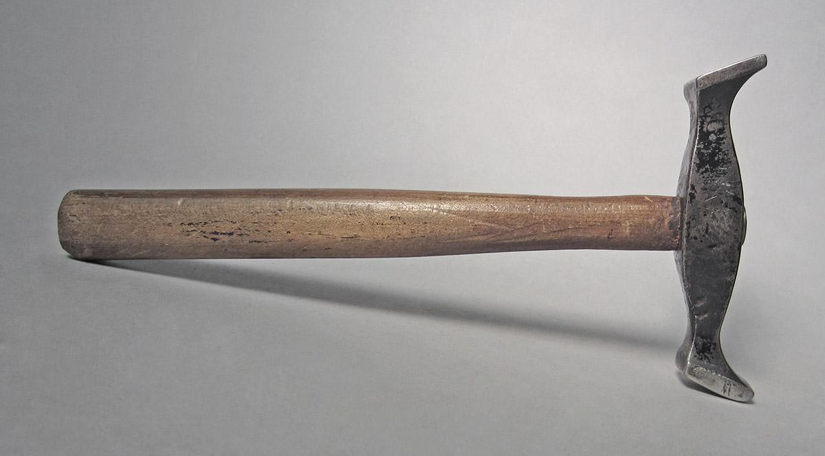 1986.0050.813.001.003, Hammer, side 3
