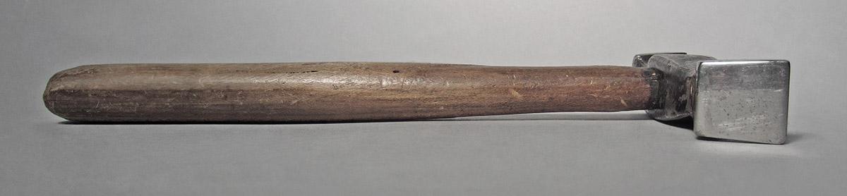 1986.0050.813.001.003, Hammer, side 4