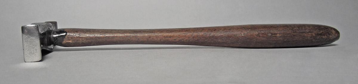 1986.0050.813.001.004, Hammer, side 3