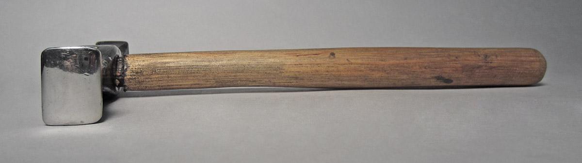 1986.0050.813.001.006, Hammer, side 3