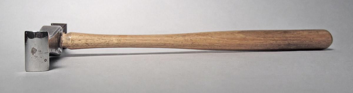 1986.0050.813.001.007, Hammer, side 3