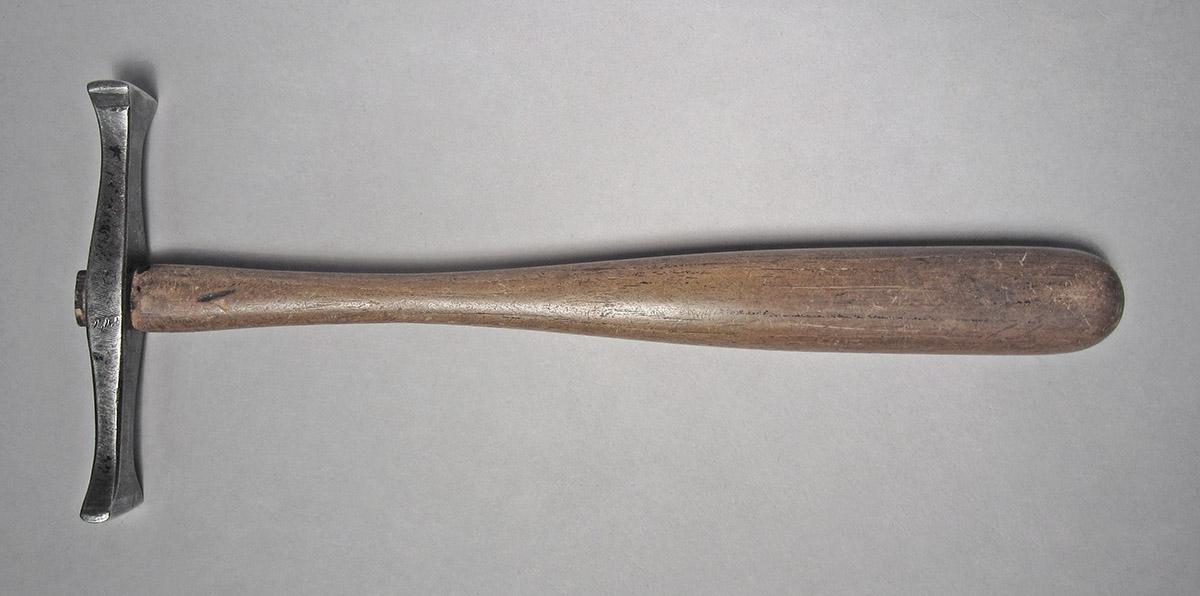 1986.0050.813.001.008, Hammer, side 2