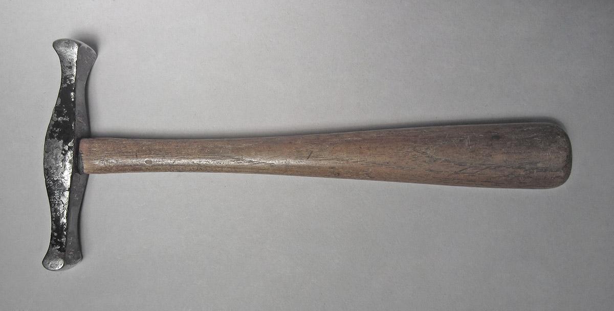 1986.0050.813.001.011, Hammer, side 2