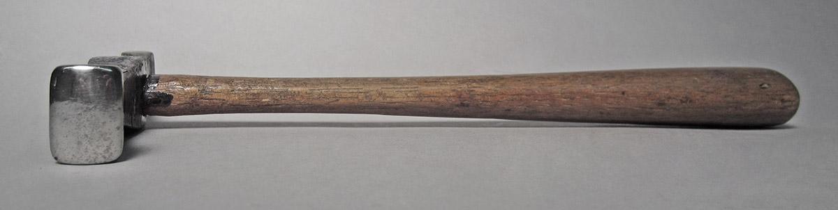 1986.0050.813.001.011, Hammer, side 4