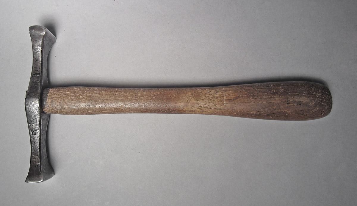 1986.0050.813.001.012, Hammer, side 2