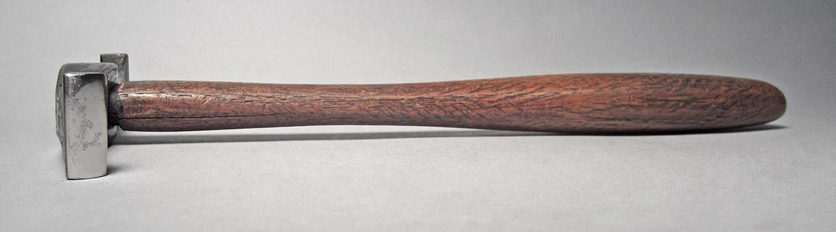 1986.0050.813.001.013, Hammer, side 4