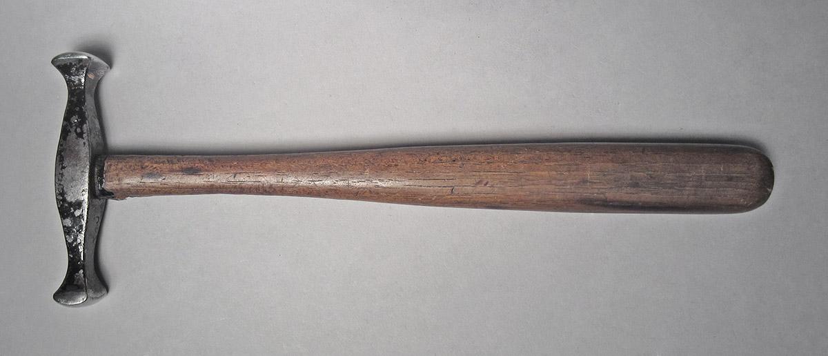 1986.0050.813.001.014, Hammer, side 2