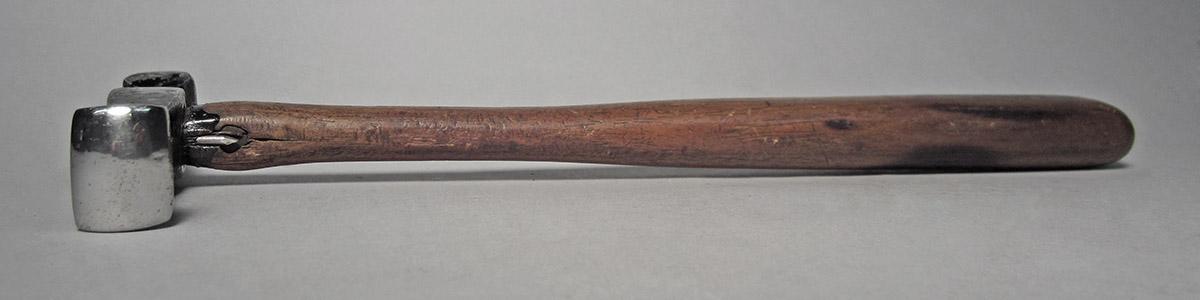 1986.0050.813.001.014, Hammer, side 3