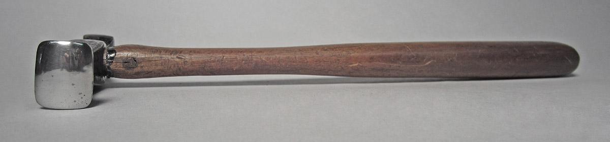 1986.0050.813.001.014, Hammer, side 4