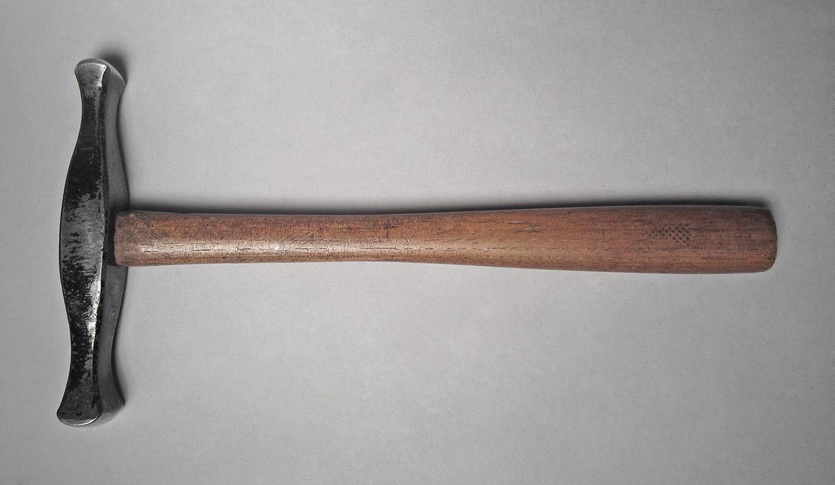 1986.0050.813.001.015, Hammer, side 2
