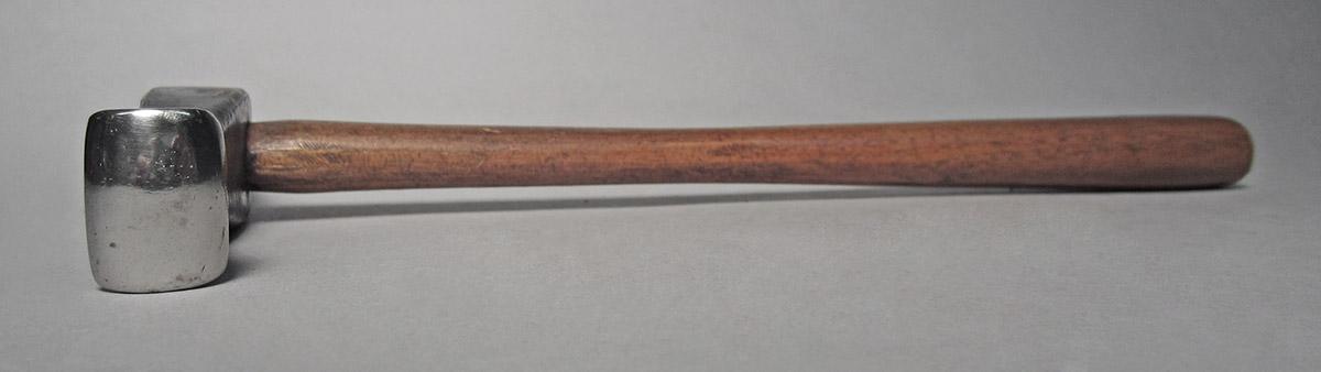 1986.0050.813.001.015, Hammer, side 3