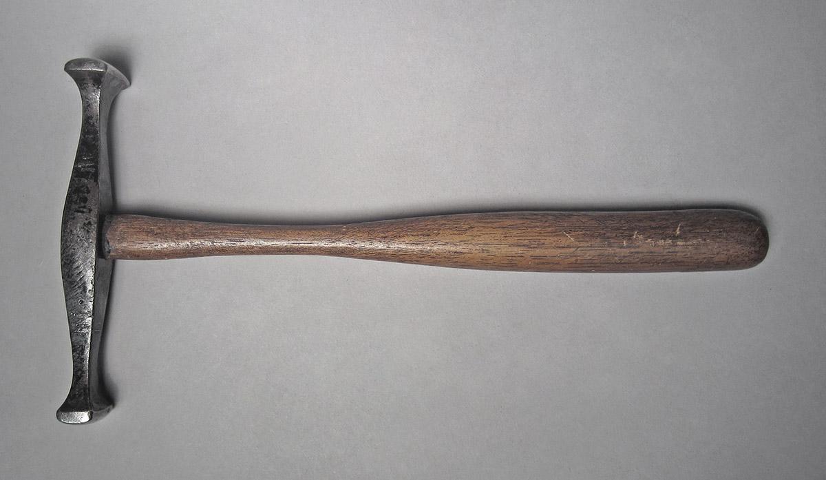 1986.0050.813.001.016, Hammer, side 2