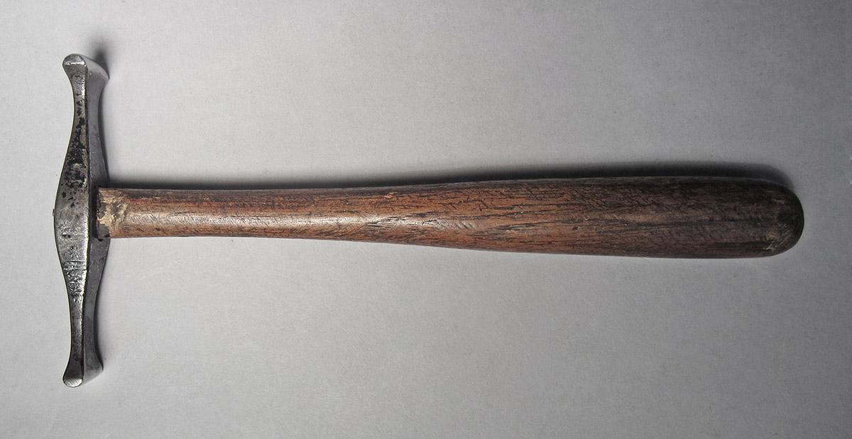 1986.0050.813.001.017, Hammer, side 2
