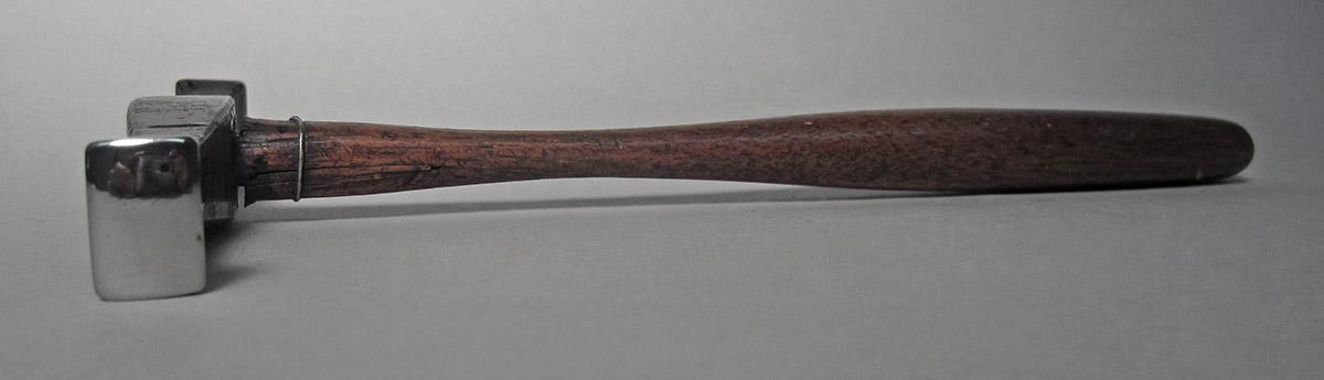 1986.0050.813.001.018, Hammer, side 3
