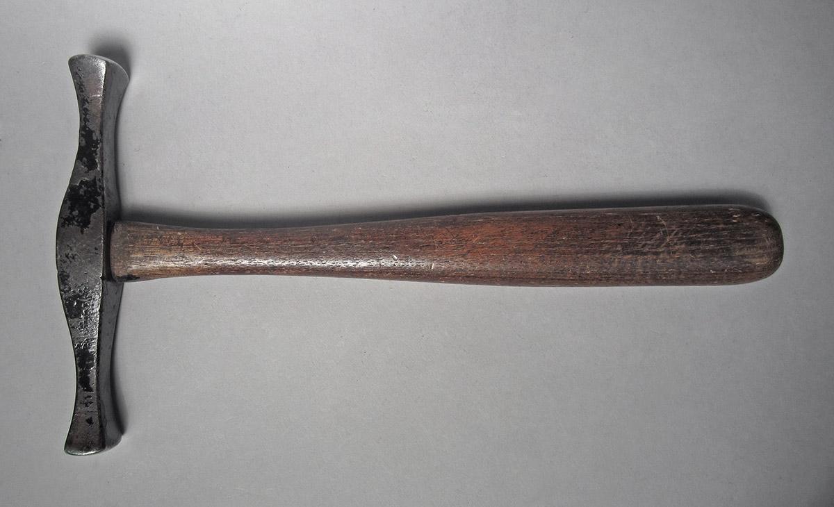 1986.0050.813.001.019, Hammer, side 2