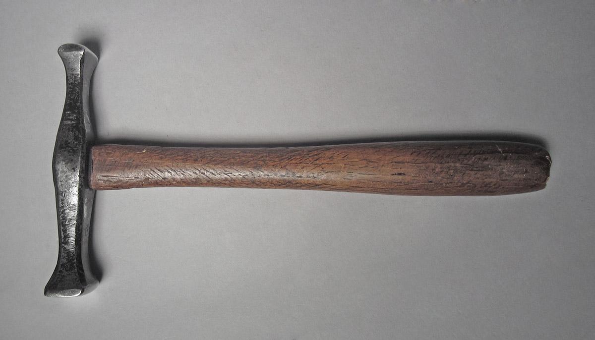 1986.0050.813.001.020, Hammer, side 2