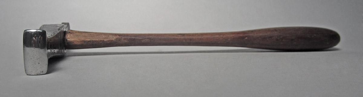 1986.0050.813.001.021, Hammer, side 3