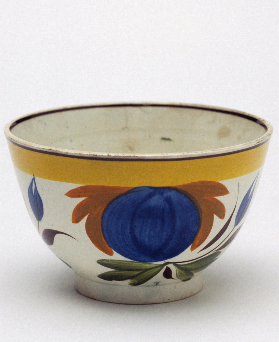1959.1166 Pearlware teabowl