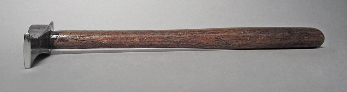 1986.0050.813.001.024, Hammer, side 3