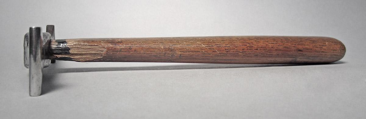 1986.0050.813.001.027, Hammer, side 4