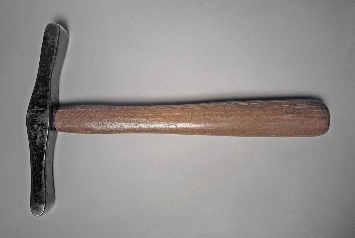 1986.0050.813.001.030, Hammer, side 2