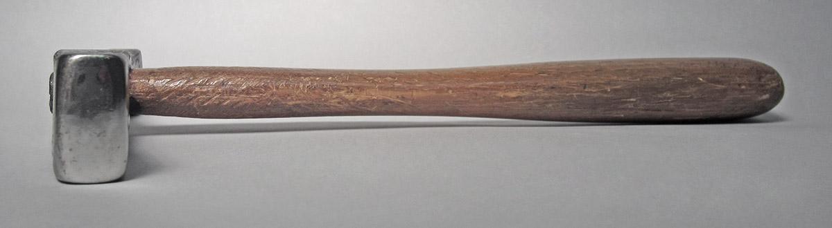 1986.0050.813.001.030, Hammer, side 4