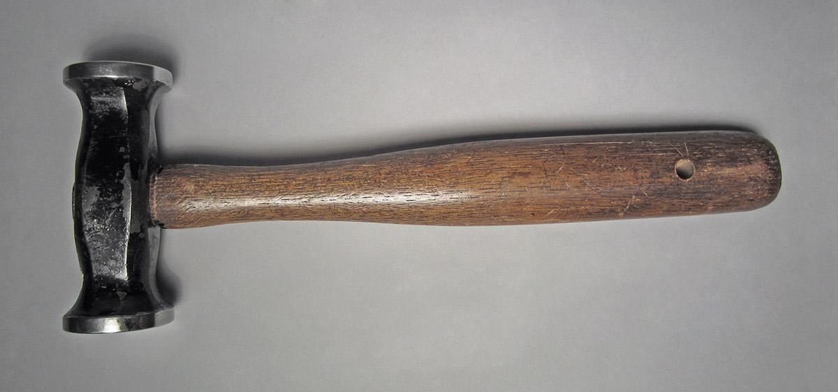 1986.0050.813.001.031, Hammer, side 2