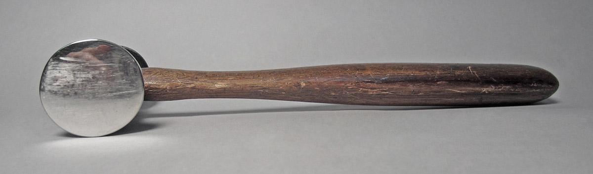 1986.0050.813.001.031, Hammer, side 4