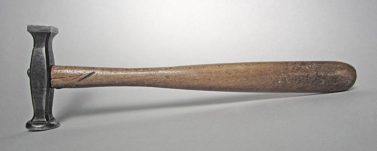 1986.0050.813.001.039 , Hammer, side 2