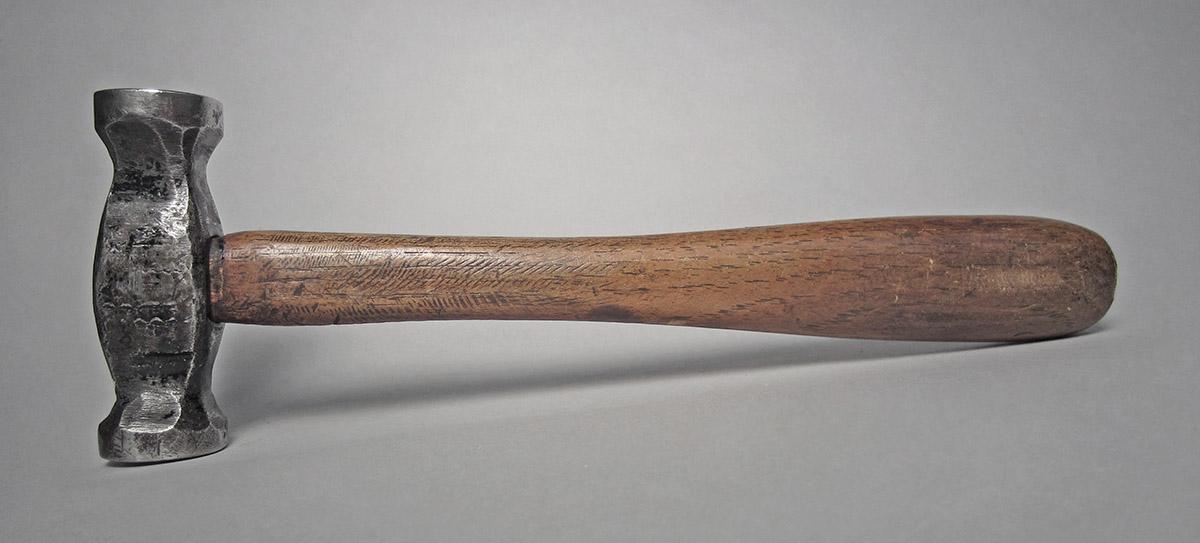 1986.0050.813.001.041, Hammer, side 2