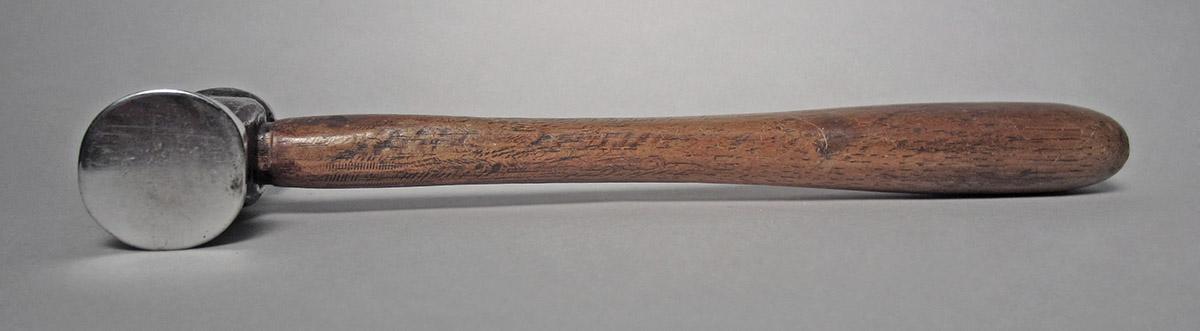 1986.0050.813.001.041, Hammer, side 3