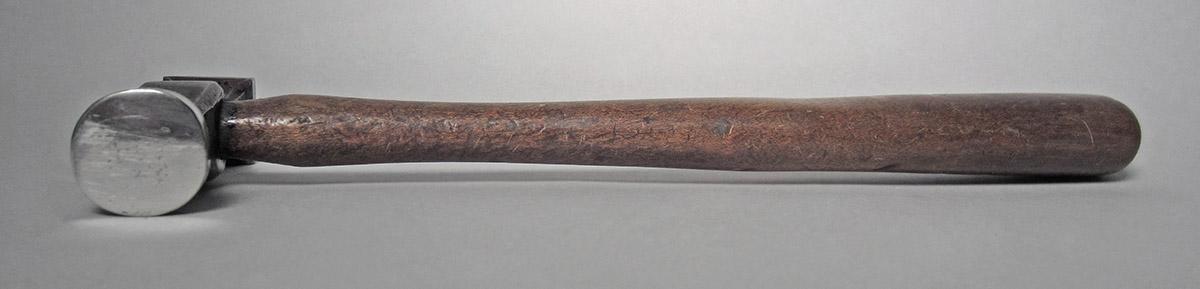 1986.0050.813.001.042, Hammer, side 3