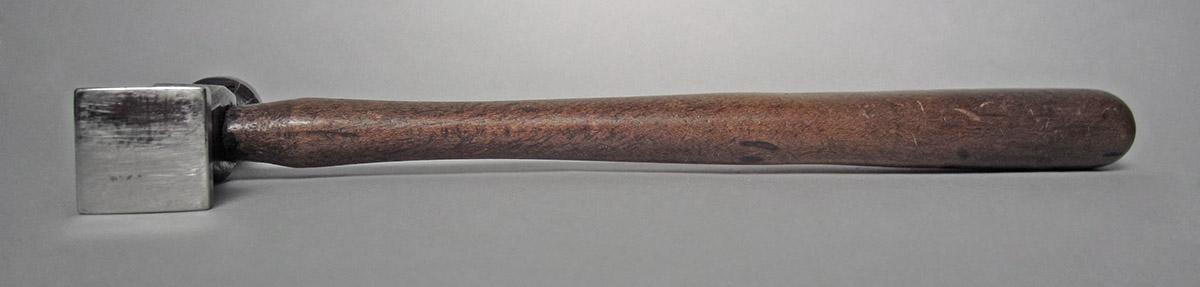 1986.0050.813.001.042, Hammer, side 4