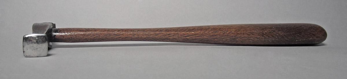 1986.0050.813.001.044, Hammer, side 3