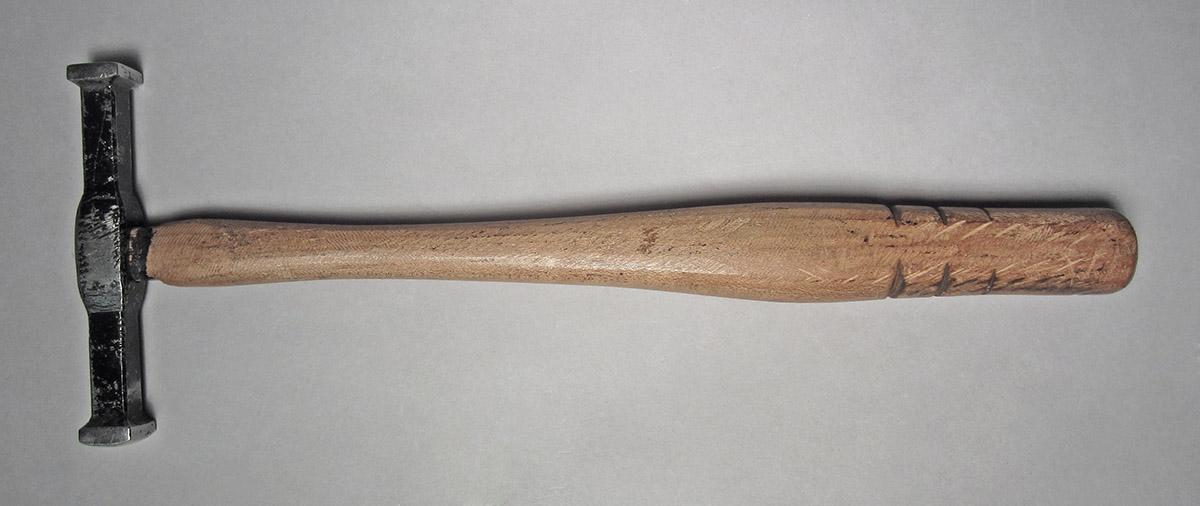 1986.0050.813.001.046, Hammer, side 2
