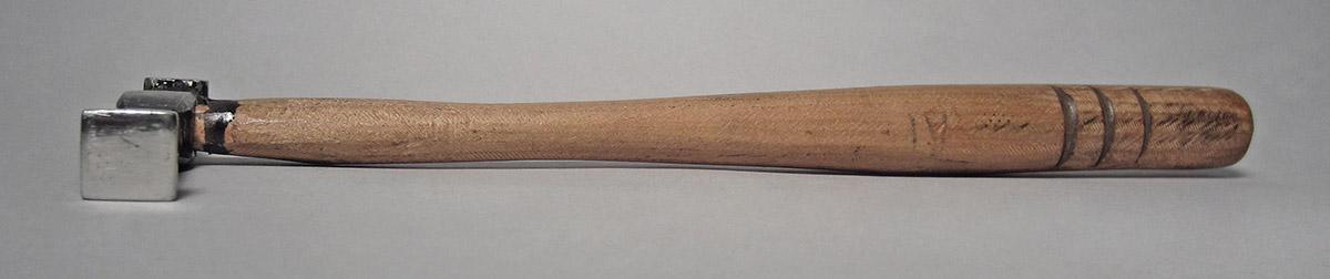 1986.0050.813.001.046, Hammer, side 4
