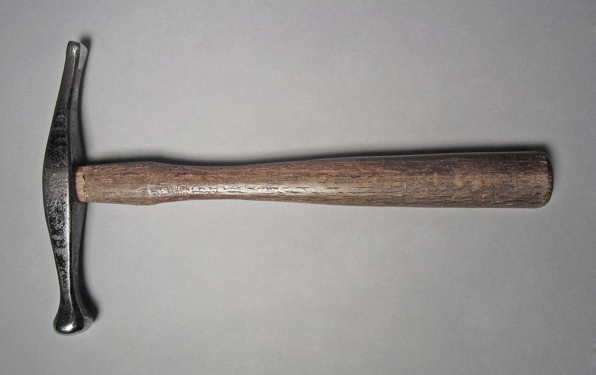 1986.0050.813.001.049, Hammer, side 2