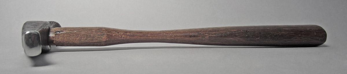 1986.0050.813.001.049, Hammer, side 4