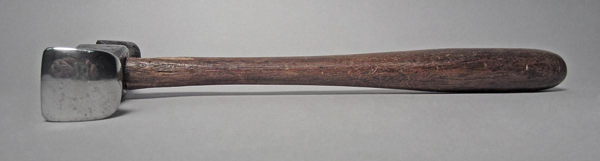 1986.0050.813.001.051, Hammer, side 3