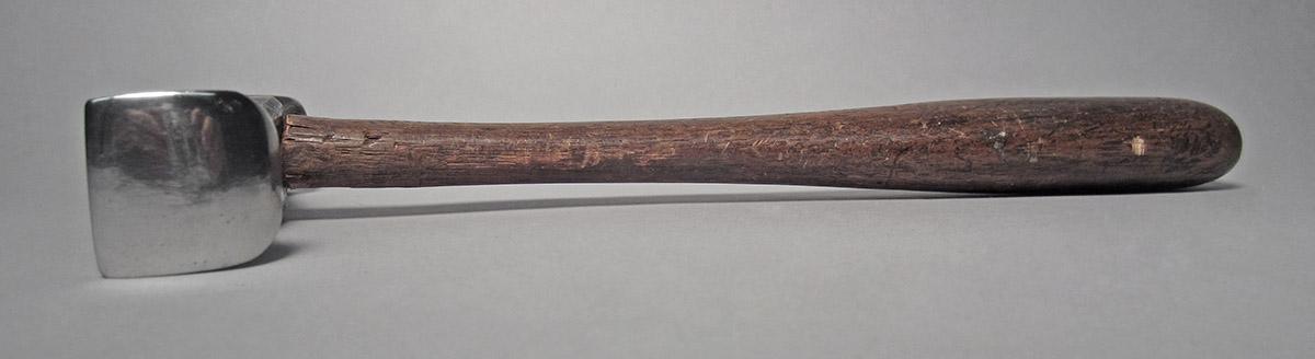 1986.0050.813.001.051, Hammer, side 4