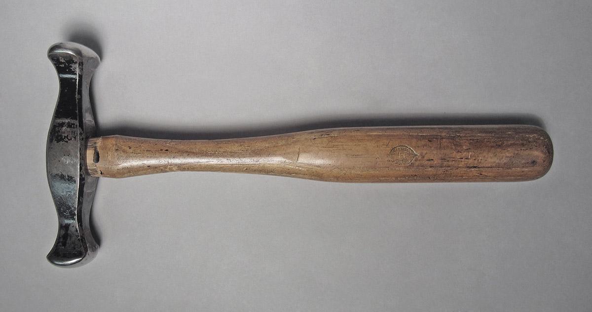 1986.0050.813.001.052, Hammer, side 1