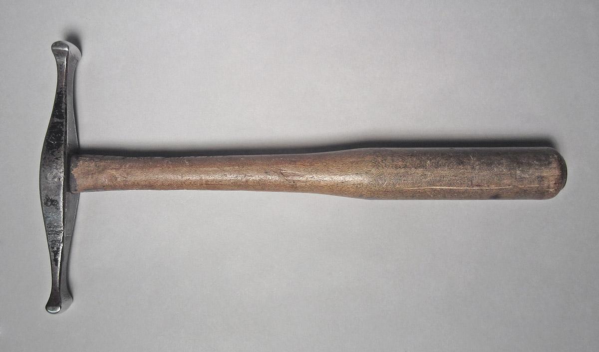 1986.0050.813.001.053, Hammer, side 1