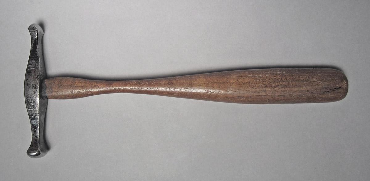 1986.0050.813.001.055, Hammer, side 2