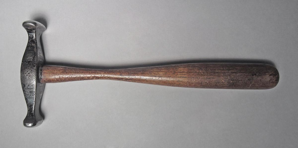 1986.0050.813.001.056, Hammer, side 2