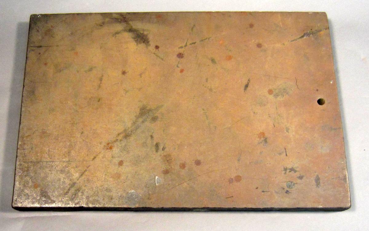 1986.0050.814 Iron plate, View 1
