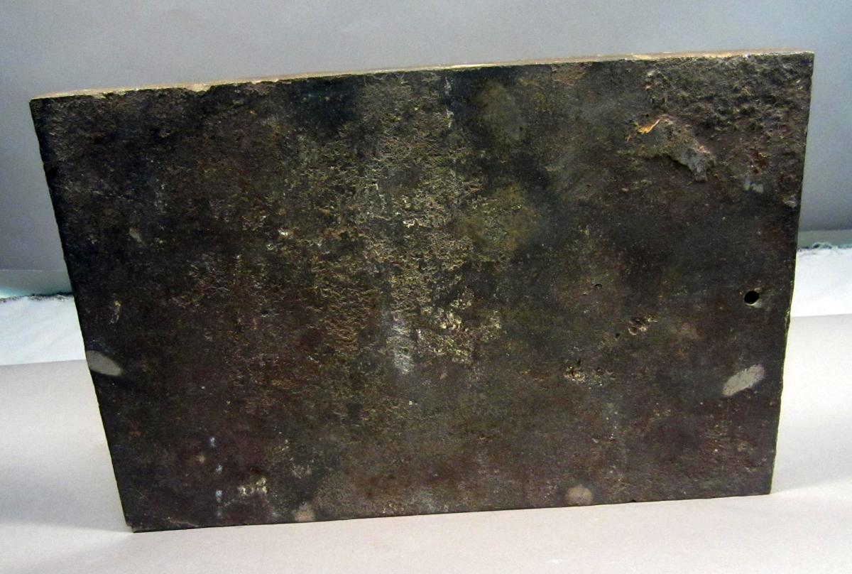 1986.0050.814 Iron plate, Underside alt