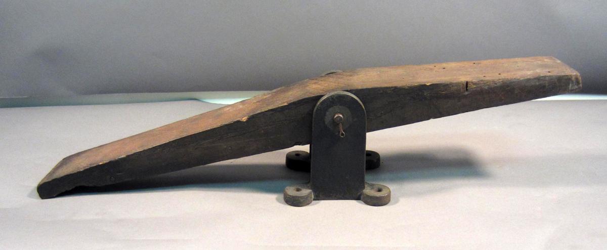 1986.0050.816 Lever, View 1
