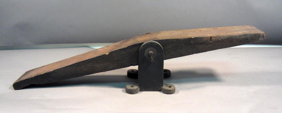 1986.0050.816 Lever, View 2